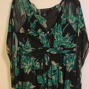 Women's Black and Green Floral Top